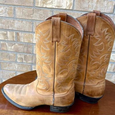 Pair Of Ariat Men's Size 10.5D Leather Boots 