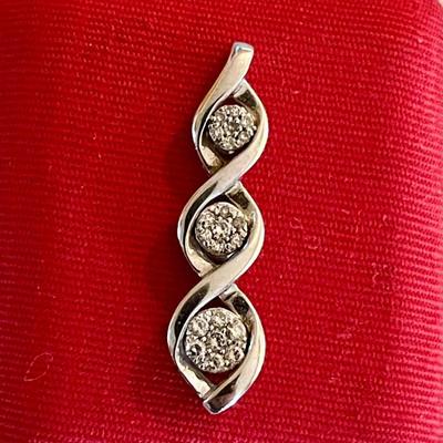 Sterling Silver And Clear Stone Pendant - 3.46 Grams