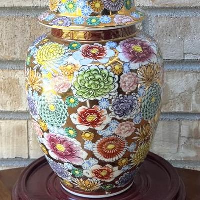 Vintage Japanese Toyo Gold Accent Floral Lidded Ginger Jar With Wood Base 