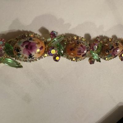 Up close look at Egg stones 
