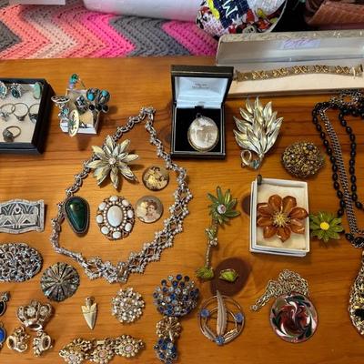 Setting & vintage jewelry some Navajo jewelry 