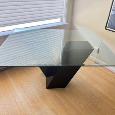﻿Large Rectangular Glass Top Dining Table w/ Sleek Black V-Base	