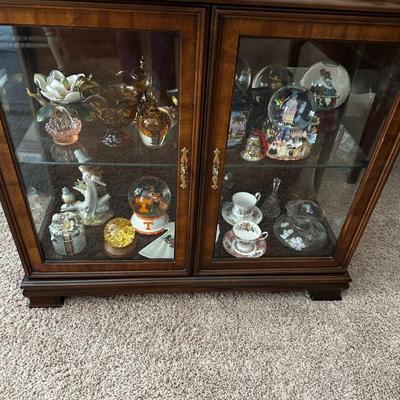 Small low curio with light.