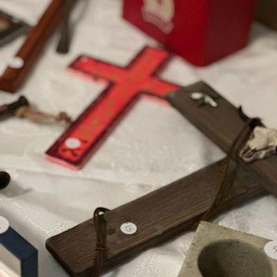 A collection of crosses.