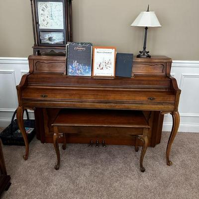 Spinet piano