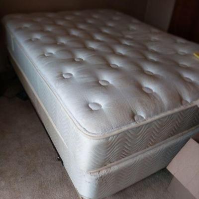 Mattress & box springs
