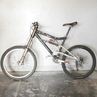 2002 Santa Cruz Bullit Black Frame Mountain Bike