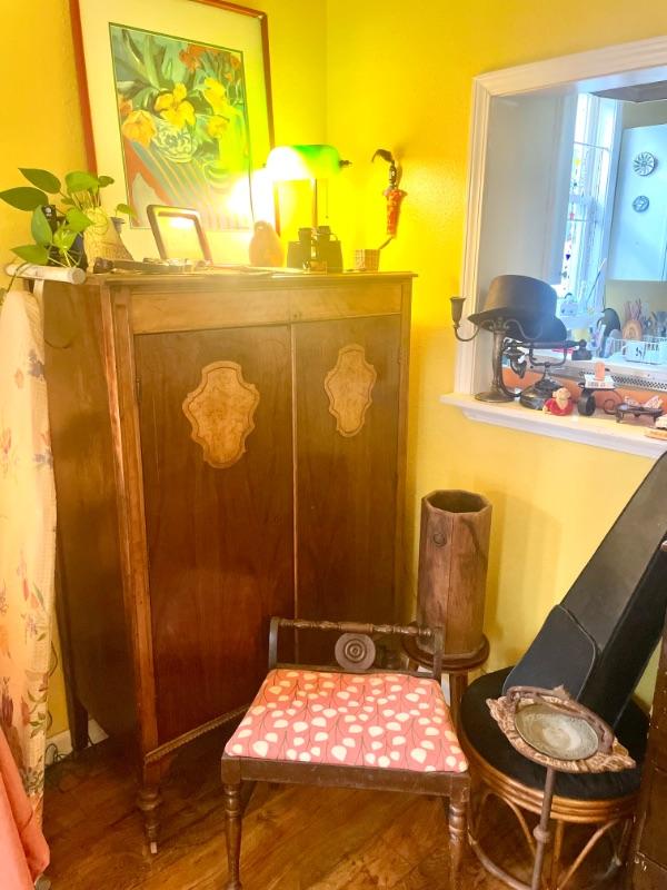 Nostalgic NoLa Moving Sale