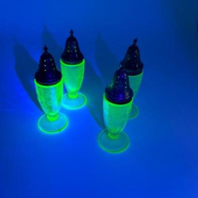 113 uraniumsalt peppershakers