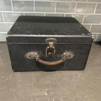 82 vintagesuitcase