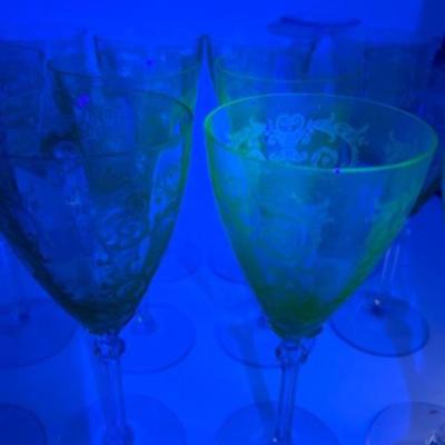 110 uraniumchampagneglasses