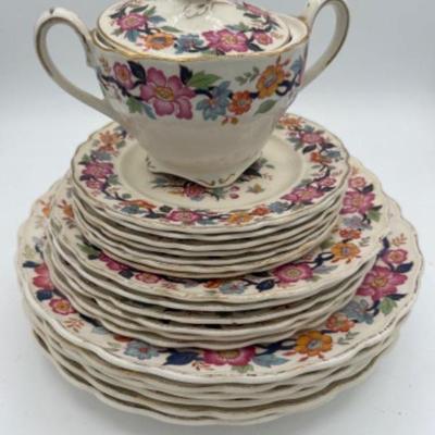 54 griolchiroyalpetalfloralbordercenteroldchinabygrindley