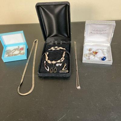 (15pc) Woman's Sterling Jewelry | Great Vintage Woman’s Lot Includes: 1) SS Twisted Diamond Cut 16” Chain. Milor Italy, in display...