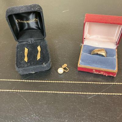 (4pc) 14K Gold Jewelery | Vintage Lot Includes: 1. 14K Gold Twisted Chain. “14K” 22” 3.87 grams 2. 10K Gold Ring “Dad” “10K” “China” 7/8”...