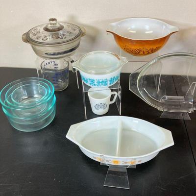 (20pc) Vintage Pyrex Lot | Great group of Classic Pyrex. Includes Six Colored bowls/casseroles, Two white mugs, Two mixing bowl sets, Two...