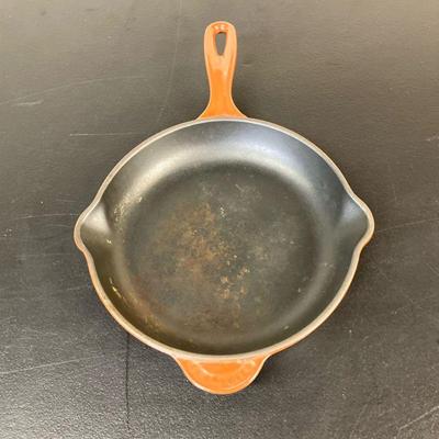 Le Creuset #23 Skillet | 9” Double spout cast iron skillet in brown enamel. - h. 2.5” x w. 10.5” x l. 15.25” in

