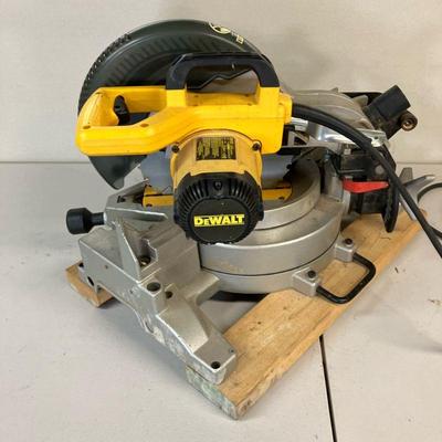 Dewalt Miter Saw | 10” Compound Miter Saw DW703. - h. 16” x w. 16” x l. 20” in

