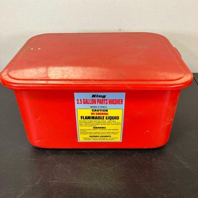 King Parts Washer | 3.5 Gallon Parts Washer. King Model #1016-0 Unused. - h. 9.25” x w. 11” x l. 16” in