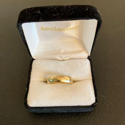 14K Gold Band | Marked “14K” and a “D”with an S hook sideways over it. Weighs 5.58 grams. - dia. 7/8 in


