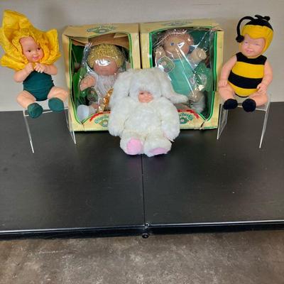 (5pc) Cabbage Patch & Anne Geddes Dolls | Lot includes: * Two 1984 Cabbage Patch Dolls in original boxes. * Three Anne Geddes 1990’s...