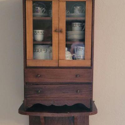 Small wall display case 