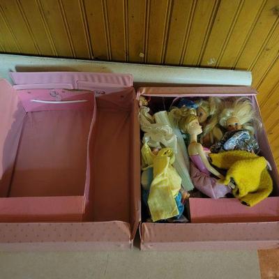 Barbie case (Ca. 1985), dolls, and wardrobe