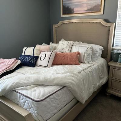 Pristine, like new, queen size