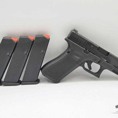 #1040 • NEW!!! Glock 17 9mm Semi-Auto Pistol
