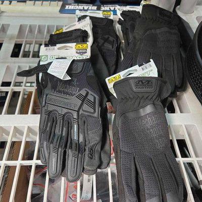 #5058 • NEW!! (7) Pairs of Mechanix Wear FastFit L Gloves
