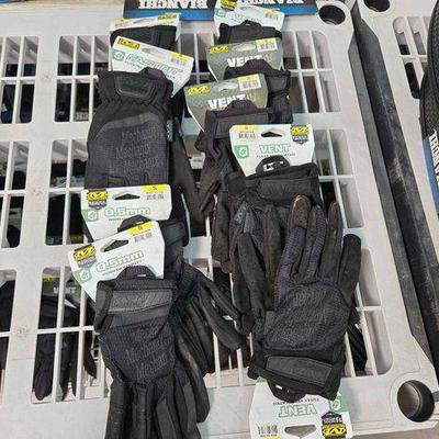 #5054 • NEW!! (9) Pairs of Mechanix Wear FastFit S Gloves
