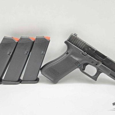 #1004 • NEW!!! Glock 17 9mm Semi-Auto Pistol
