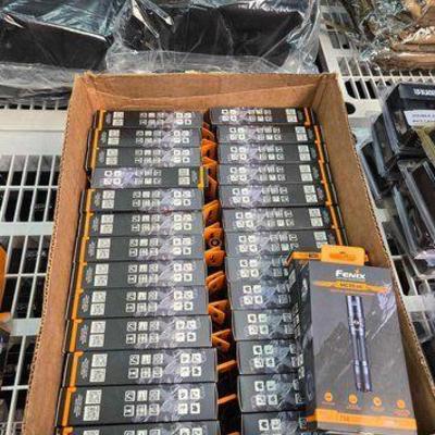 #5134 • NEW!! (52) Fenix UC35 V2.0 Tatical Flashlight
