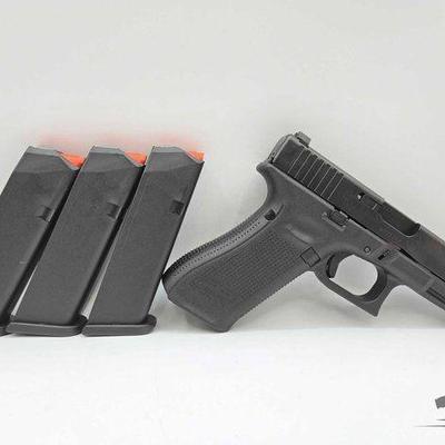 #1068 • NEW!!! Glock 17 9mm Semi-Auto Pistol

