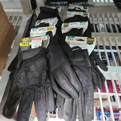 #5060 • NEW!! (8) Pairs of Mechanix Wear FastFit XL Gloves
