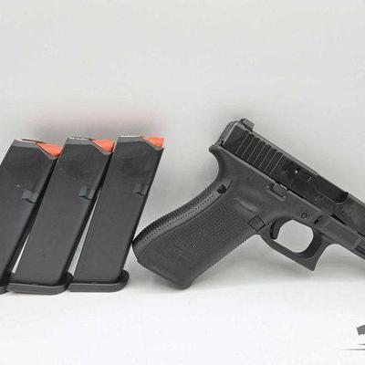 #1070 • NEW!!! Glock 17 9mm Semi-Auto Pistol
