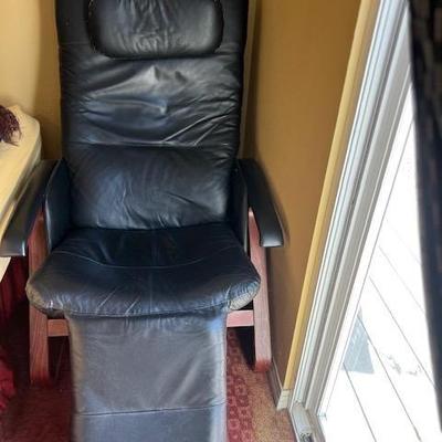 Leather lounge chair