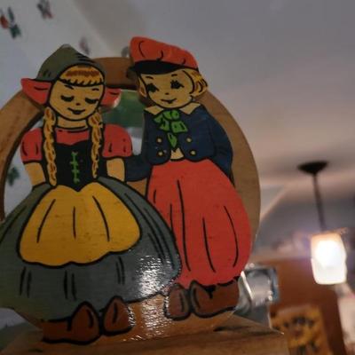 Dutch letter holder