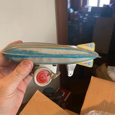 Tin toys, wind up toys