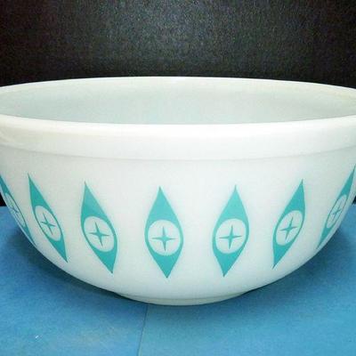 Pyrex Atomic 8.5" bowl