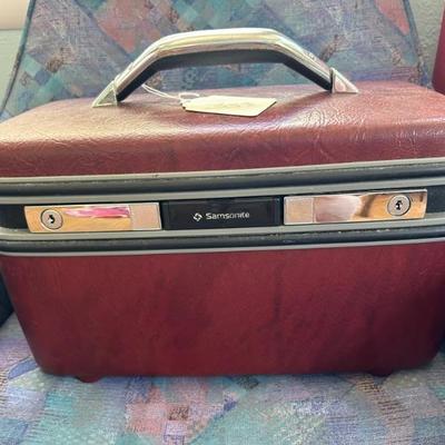 Samsonite • Burgundy • Hard Side • Train / Overnight / Makr Up • Case • $33