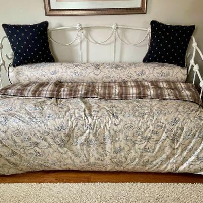 Twin trundle bed