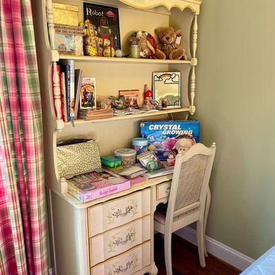 Broyhill French Provincial student desk and chair