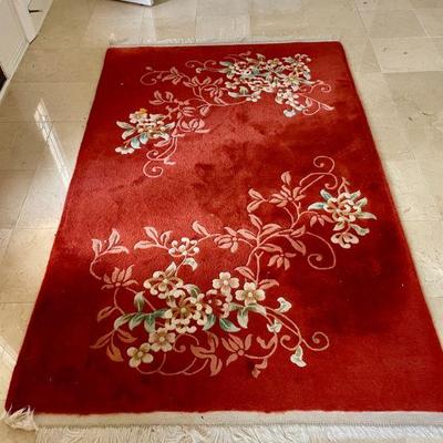 Hand-knotted wool area rug, measures 6'6 x 4'
