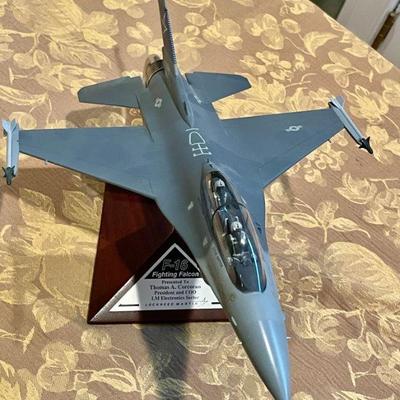 An F-16 Fighting Falcon model