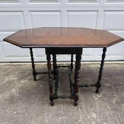 Butterfly Folding Table
