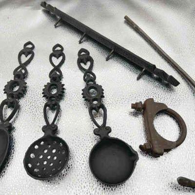 Cast Iron Kitchen Set & Mixed Metals
