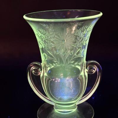 Antique Vase Uv Reactive
