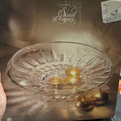 Bowl with 5 gold candles 