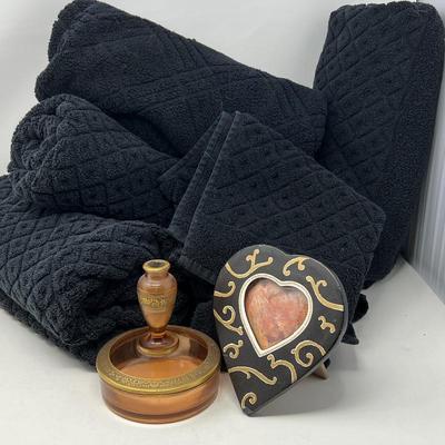 Home Bundle – Decorative Heart Frame, Vintage Glass Bottle, and Hampton Manor Cotton Towels