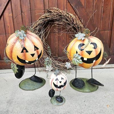 Ready for Halloween Lot! Three Fun Bobble Head Pumpkins and LARGE 34" Dried Branch Wreath